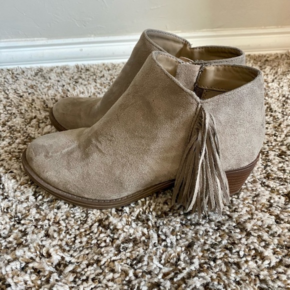 Soda taupe suede fringe fall ankle boots 6.5 - Picture 3 of 6